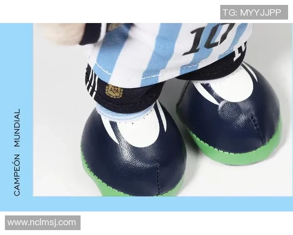 足球明星坎塞洛独特挂件设计引领时尚潮流,球迷必备收藏品